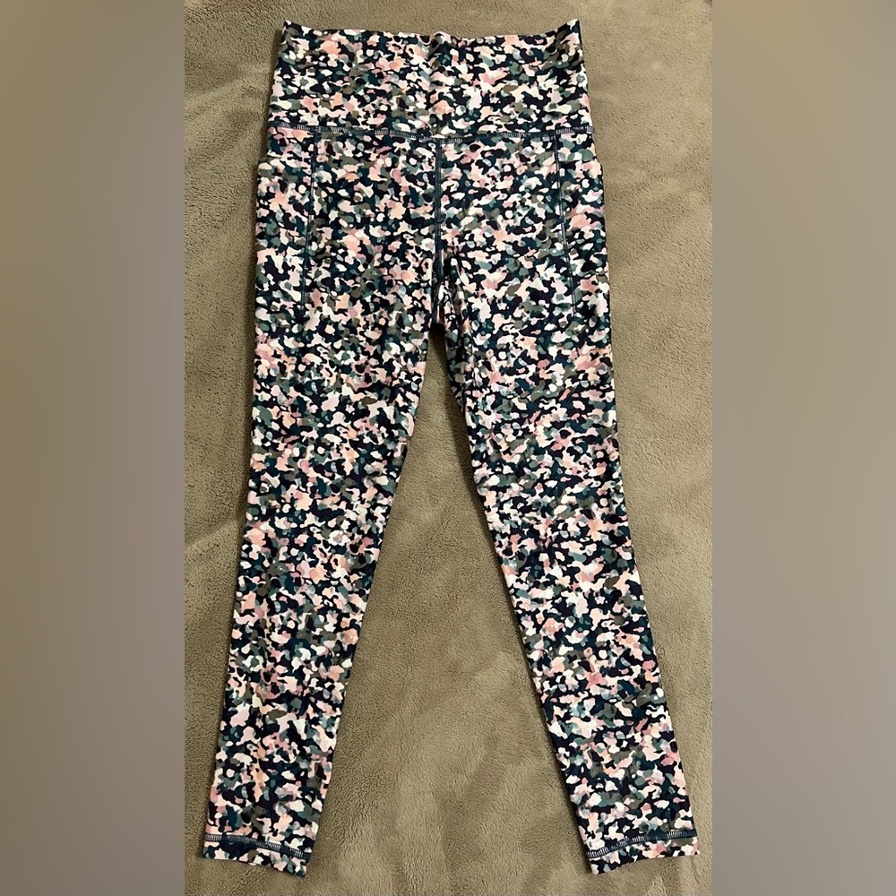 Athleta Salutation Stash Pocket II 7/8 Legging. Size Small. Never worn!
